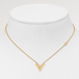 100% Authentic Louis Vuitton ESSENTIAL V NECKLACE preloved